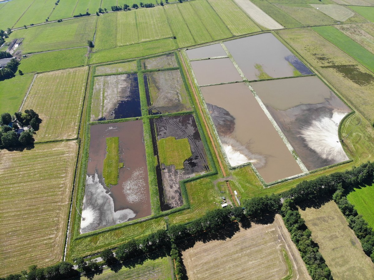 Slibdepot vanuit de lucht gefotografeerd